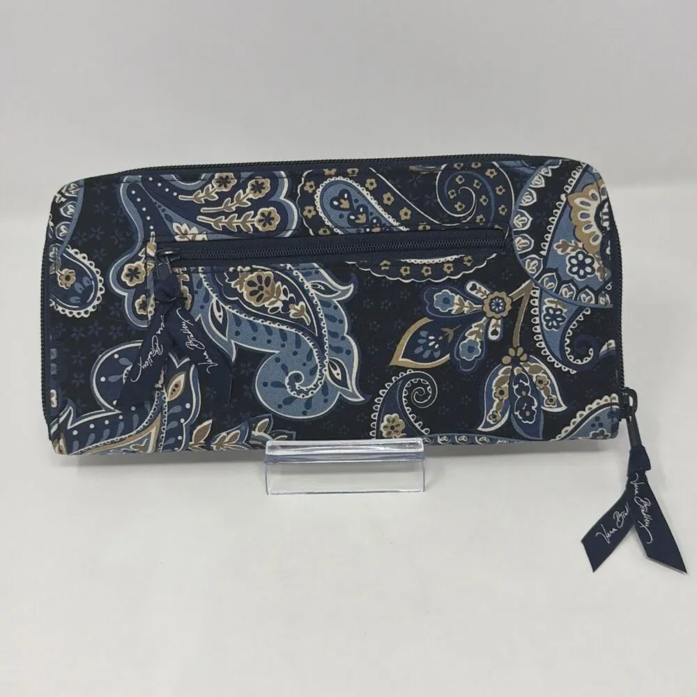 Vera Bradley it material yes